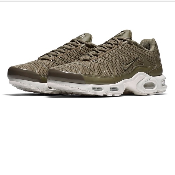 olive green nike air max plus